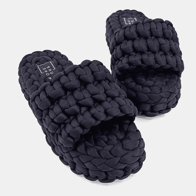 Keiko Black Colored Textured Flat Platform Sandals